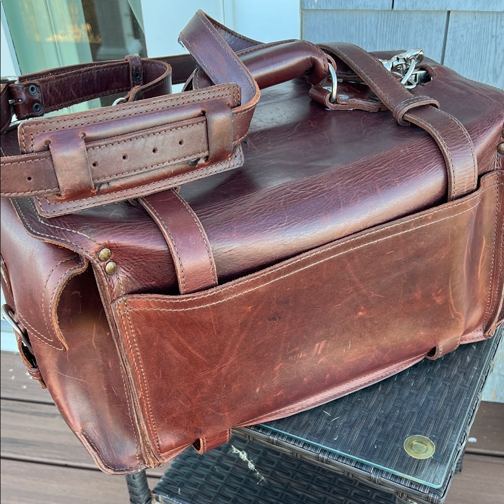 Saddleback leather - side pocket leather duffel bag. - Picture 11 of 14